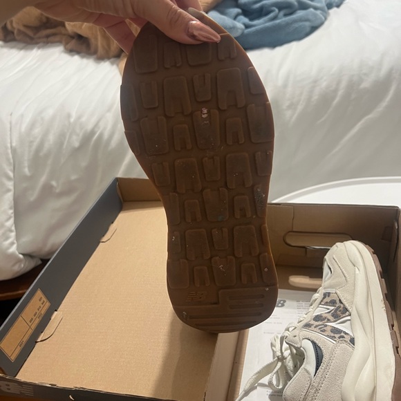 New Balance 5740- SOLD OUT EVERYWHERE! - Picture 5 of 5